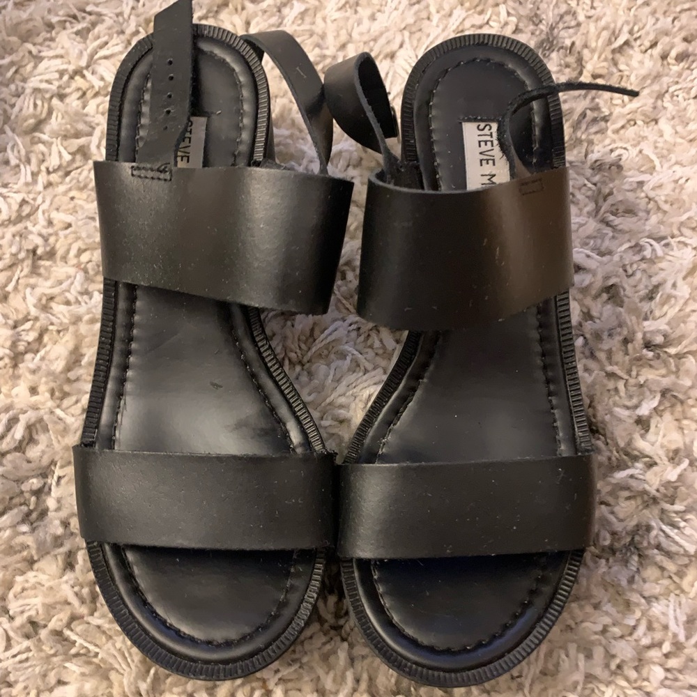 Medium black heels from Steve Madden. Size 7. Very light and comfortable.